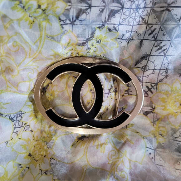 CHANEL - Belt Buckle - Black and Gold (90s Vintage) - Picture 1 of 2